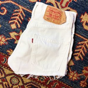 LEVI 501 VINTAGE HIGHWAISTED WHITE DENIM SHORTS